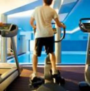 فندق شباب بلاس *