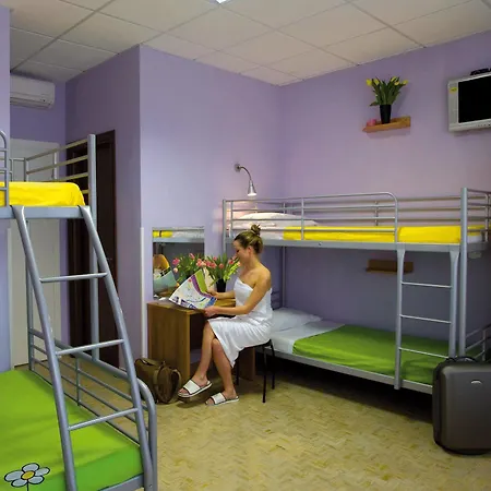 Plus Florence Hostel אכסניה