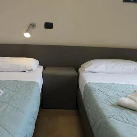 Plus Florence Hostel Otel